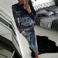 Load image into Gallery viewer, Autumn Velvet Tracksuits Women Winter Two Piece Track Suit Women Sweat Suits Women Warm Sweatshirt 2 Piece Set Women Pant Suit