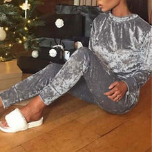 Load image into Gallery viewer, Autumn Velvet Tracksuits Women Winter Two Piece Track Suit Women Sweat Suits Women Warm Sweatshirt 2 Piece Set Women Pant Suit